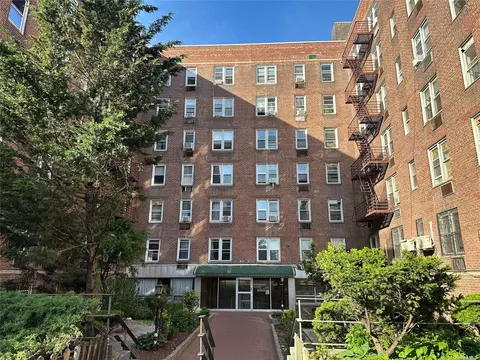 43-43 Kissena Blvd #112, Flushing, NY 11355