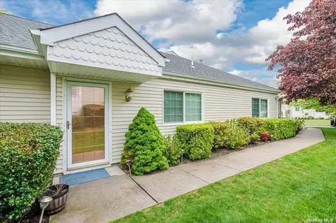 307 Prairie Ct #307, Manorville, NY 11949