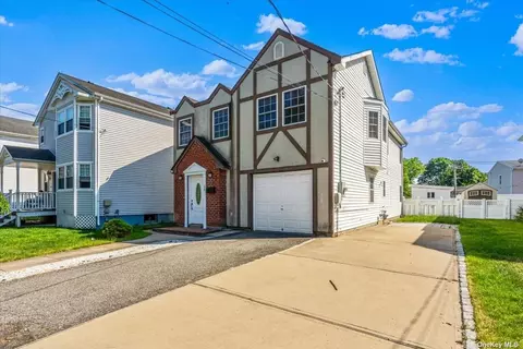 26 Vandewater Ave, Floral Park, NY 11001