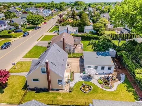9 Jamaica Ave, Plainview, NY 11803
