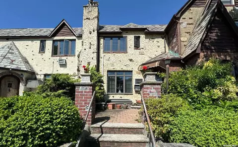 46-04 193rd St, Flushing, NY 11358