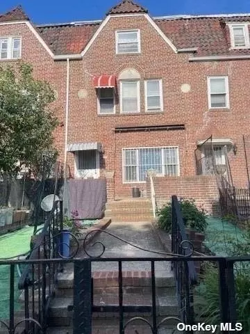 37-31 78th St, Jackson Heights, NY 11372