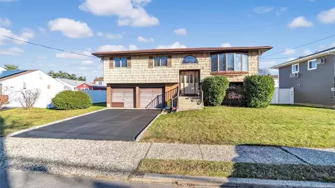 140 S 7th St, Bethpage, NY 11714