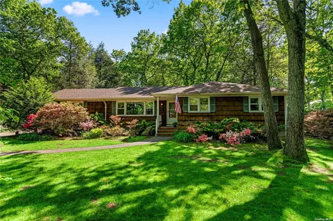 24 Grassy Pond Dr, Smithtown, NY 11787