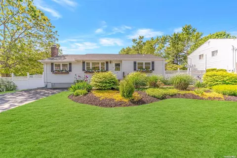 54 N Circle Dr, Patchogue, NY 11772