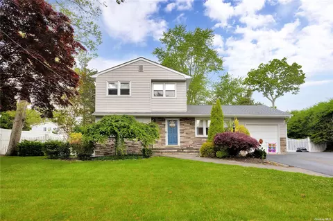 38 Virginia Ave, Ronkonkoma, NY 11779