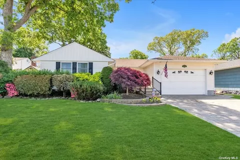 3826 Mill Rd, Seaford, NY 11783