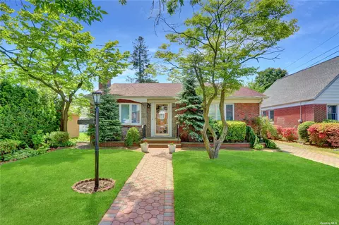 50 Evergreen Ave, New Hyde Park, NY 11040