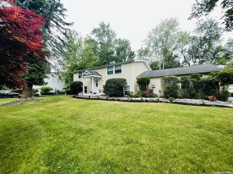 72 University Heights Dr, Stony Brook, NY 11790