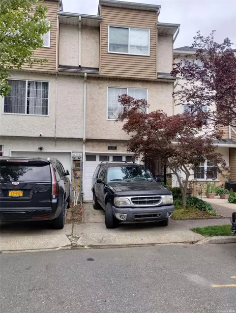 110 Long Pond Ln, Staten Island, NY 10304