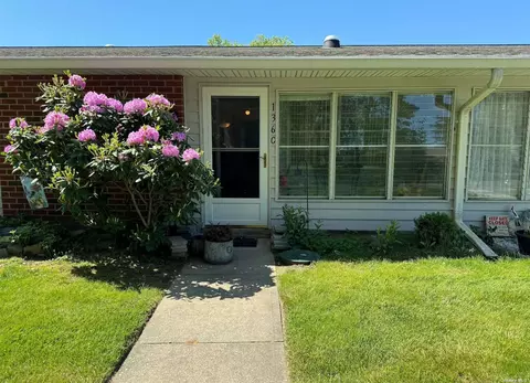 136 Eastbourne Ct #C, Ridge, NY 11961