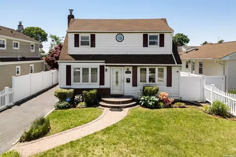 1059 Bowling Green Dr, Westbury, NY 11590