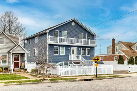 121 Forest Ave, Massapequa, NY 11758