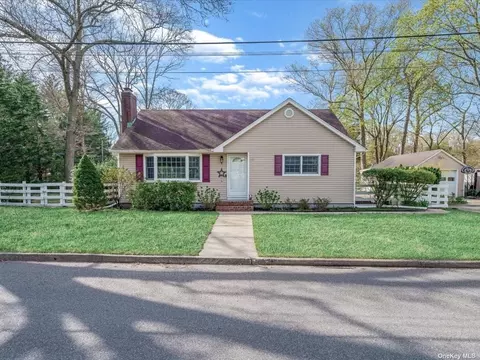 29 Oakdale Ave, Nesconset, NY 11767