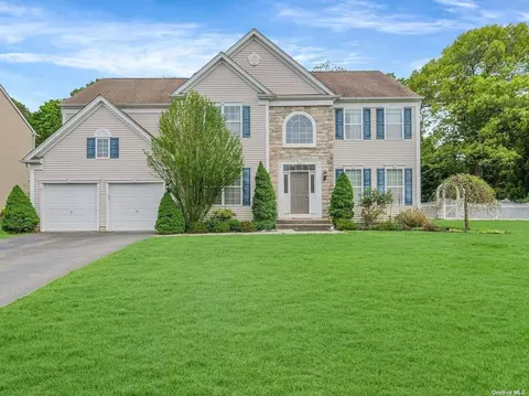 13 Moreland Ct, Mount Sinai, NY 11766