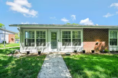 257 A Newcastle Ct #A, Ridge, NY 11961