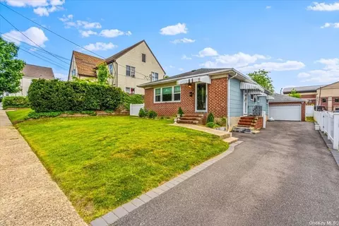 309 Walter Ave, Mineola, NY 11501