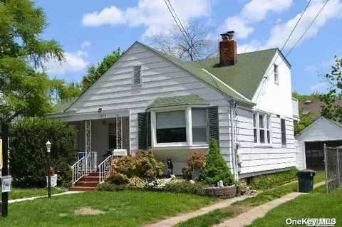 1835 Longfellow St, Baldwin, NY 11510