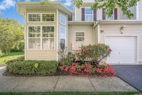 148 Kettles Ln #148, Medford, NY 11763