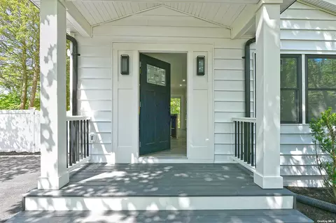 708 Old Medford Ave, Medford, NY 11763