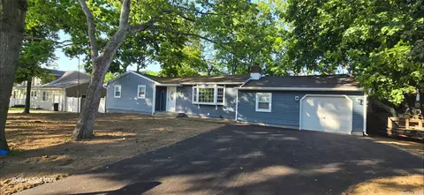 111 Brooklyn Ave, West Babylon, NY 11704