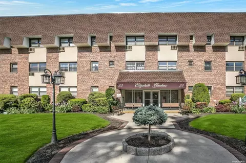 25 Elizabeth St #1Y, Farmingdale, NY 11735