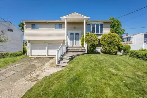 53 Carman Blvd, Massapequa, NY 11758