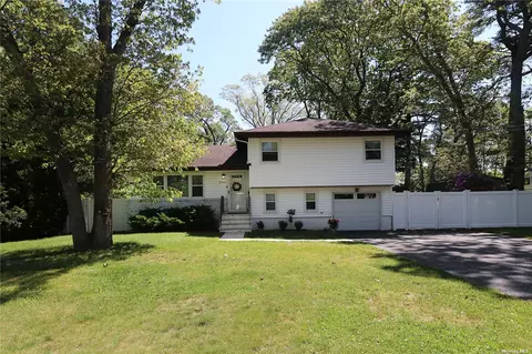 1323 Potter Blvd, Bay Shore, NY 11706
