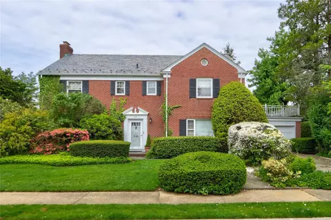 44 Virginia Ave, Rockville Centre, NY 11570