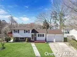 23 Dix St, Deer Park, NY 11729