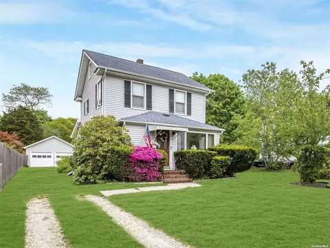 187 Falcon Ave, Patchogue, NY 11772