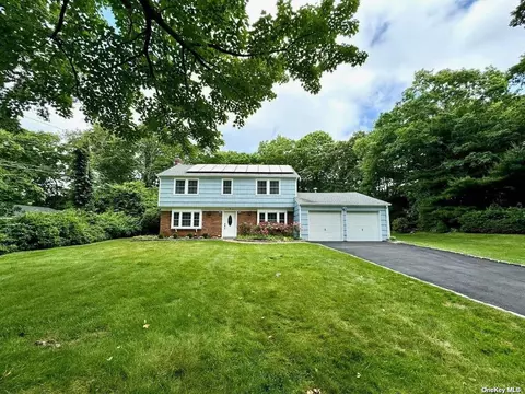 9 Sycamore Dr, Stony Brook, NY 11790
