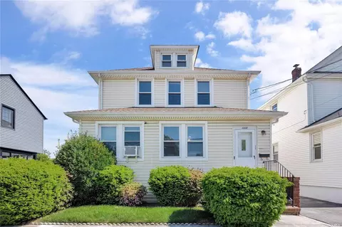 1008 5th Ave, New Hyde Park, NY 11040