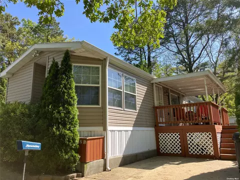 525 D21 Riverleigh, Riverhead, NY 11901