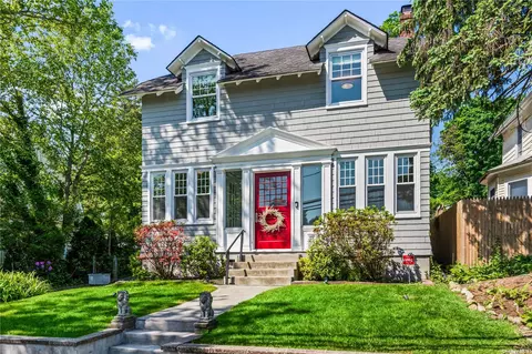 29 Hillside Ave, Huntington, NY 11743