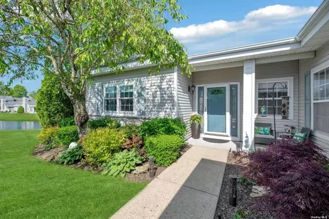 573 Mirror Pond #154, Moriches, NY 11955
