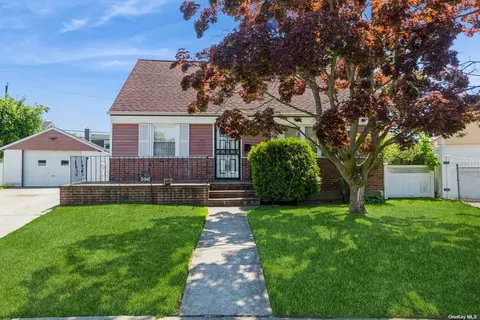 596 Tulip Ct, Uniondale, NY 11553