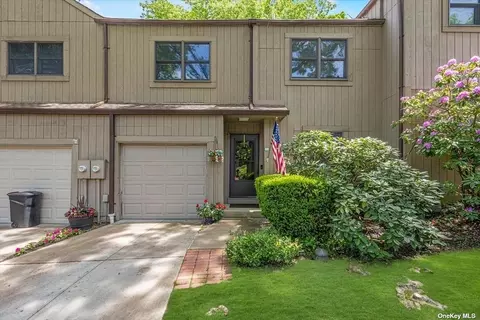 13 High Oak Ct #13, Huntington, NY 11743
