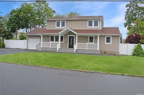 91 Westwood Ave, Deer Park, NY 11729