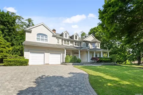 4 Oakway Dr, Stony Brook, NY 11790
