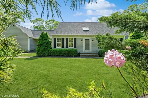 8581 New Suffolk Ave, Cutchogue, NY 11935