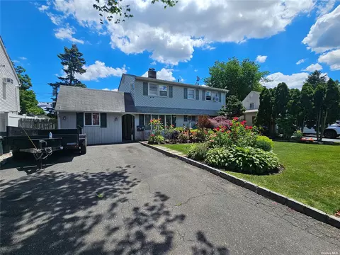 99 Jerusalem Ave, Levittown, NY 11756