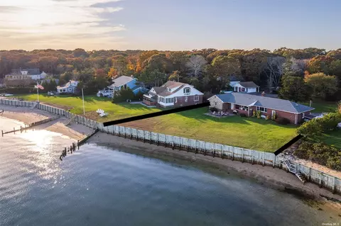 6050 Peconic Bay Blvd, Laurel, NY 11948