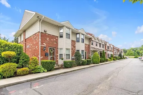 2410 Farmers Ave #13, Bellmore, NY 11710