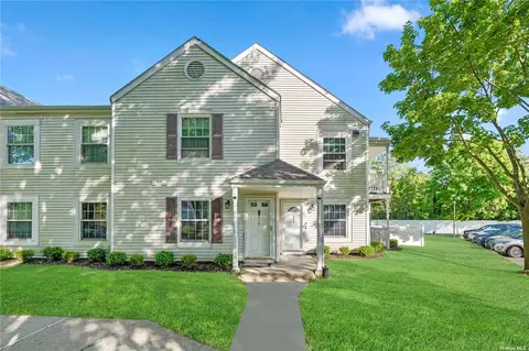 350 Artist Lake Dr #350, Middle Island, NY 11953