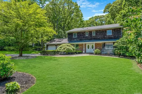 40 Alice Ln, Smithtown, NY 11787