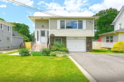 214 Jayne Ave, Patchogue, NY 11772