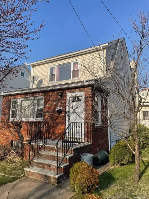 152 N 7 St, New Hyde Park, NY 11040