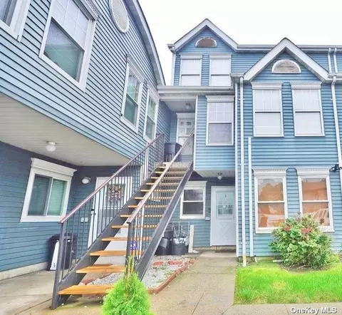 21 Pond Way #21, Staten Island, NY 10303