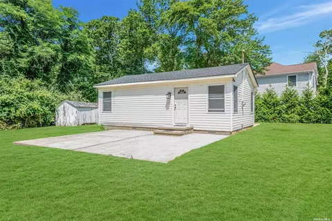 345 N Magee St, Southampton, NY 11968